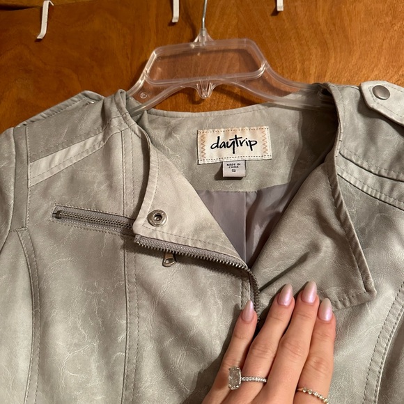 Never worn size small daytrip leather jacket - Picture 2 of 6